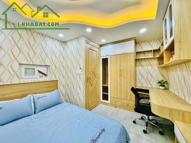 NHÀ SÁT MẶT TIỀN NGUYỄN TƯ GIẢN P12 GV , 5X9 , NHỈNH HƠN 7 TỎI - 4