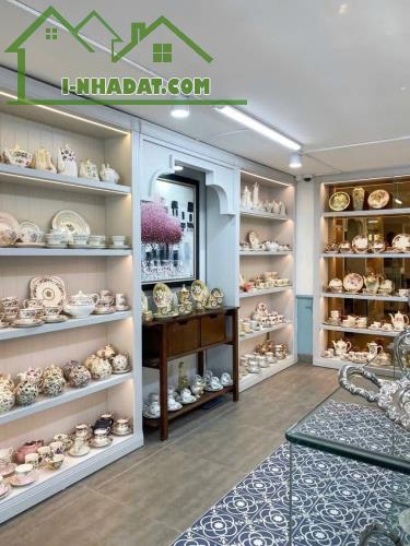 NHÀ ĐẸP NGHI TÀM - PHÂN LÔ ÔTÔ TRÁNH, VÀO NHÀ - 40M RA PHỐ - GIÁ 35 TỶ MẶT TIỀN 9M - 2