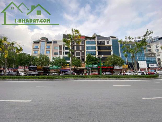 Mặt phố Cầu Giấy - MT rộng - Thoáng trước sau - Vỉa hè đá bóng.