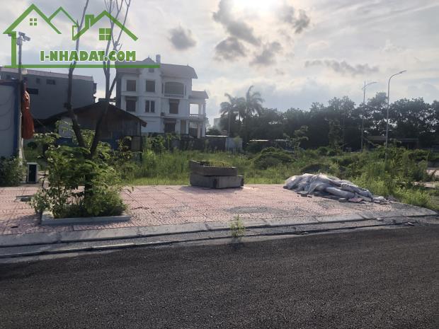 ĐƯỜNG 18M, BÁN 100M2 TRỤC CHÍNH PHƯỜNG XUÂN LÂM, THUẬN THÀNH, CÁCH QUỐC LỘ 17 CHỈ 50M, GIÁ