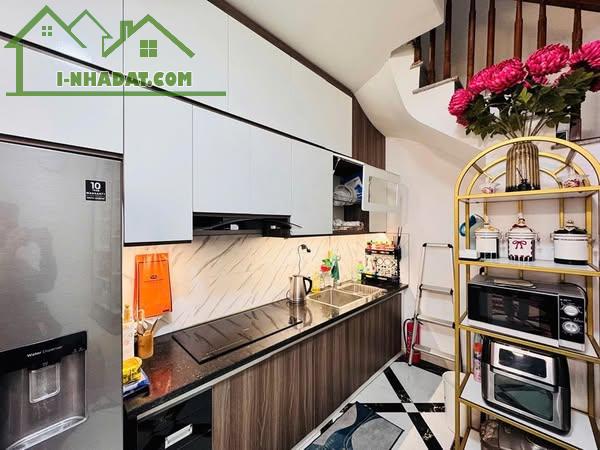 CHỦ CẦN TIỀN BÁN GẤP NHÀ LẠC LONG QUÂN TÂY HỒ VIEW HỒ TÂY GẦN PHỐ