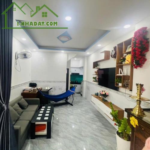 Đường Nguyễn Duy Cung, Hẻm xe hơi, 3PN có PN dưới trệt, 56m2, Chỉ 4 Tỉ 099