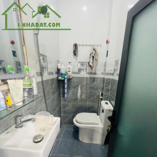 Đường Nguyễn Duy Cung, Hẻm xe hơi, 3PN có PN dưới trệt, 56m2, Chỉ 4 Tỉ 099 - 3
