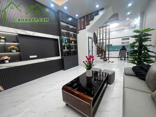 TRẦN THÁI TÔNG CẦU GIẤY GẦN PHỐ GẦN TRƯỜNG BỆNH VIỆN CẦN BÁN