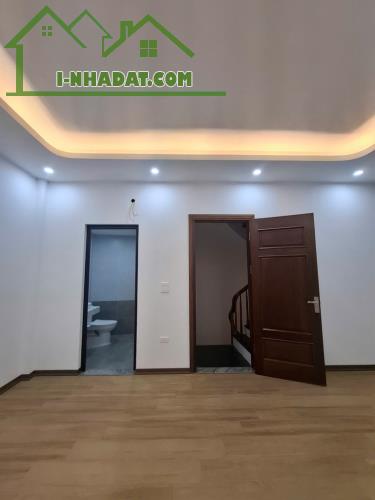 Bán nhà Gia Quất Long Biên – Ô tô qua nhà – Ngõ thông - Ở ngay - 34m - 6.4 Tỷ(TL) - 2