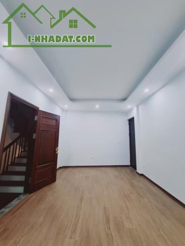 Bán nhà Gia Quất Long Biên – Ô tô qua nhà – Ngõ thông - Ở ngay - 34m - 6.4 Tỷ(TL) - 3