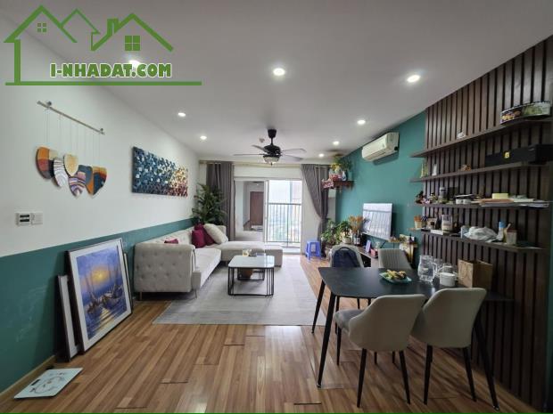 Căn hộ mặt đường Phùng Hưng – 2PN, 2 ban công, tặng full nội thất –3,5 tỷ - 2