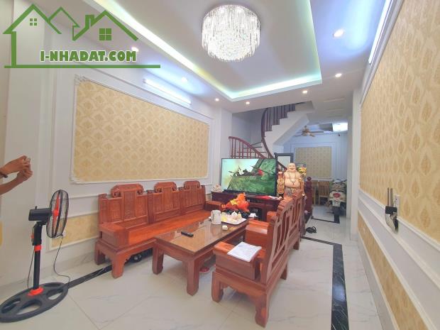 Mặt ngõ Khương Đình ô tô đỗ, kinh doanh, vài bước ra mặt phố 42mx5t 11.5 tỷ.