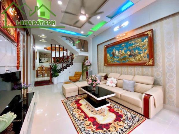Đi nước ngoài định cư bán gấp nhà ở đường Nguyễn Đình Chiểu, phường 5, quận 3, giá 3 tỷ - 2