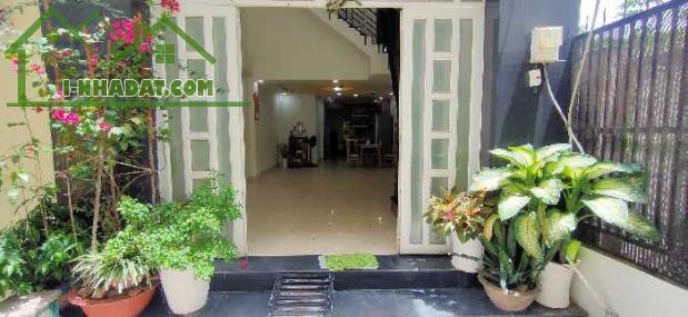 Siêu phẩm gần sân bay DT 70m2 hơn 6 tỷ - nhà 4 lầu mới, HXH thông