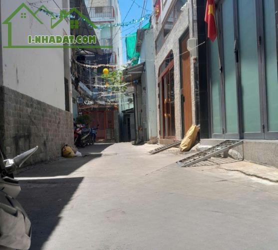 NGUYỄN CỬU VÂN BÌNH THẠNH GIÁP Q1, XE HƠI ĐỖ CỬA, 40M2, 4 TẦNG, 4PN 5WC KHÉP KÍN, 6.3 tỷ