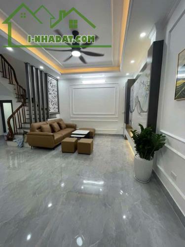 Bán nhà chính chủ Phố Khương Đình, 32m2, ngõ to rộng, full nội thất, giá chỉ 7.8 tỷ