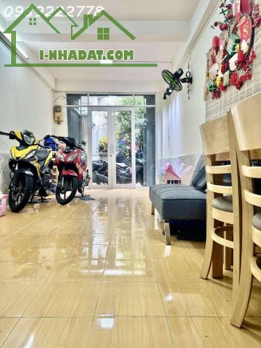 NGAY PHỐ BÙI VIỆN - 3 TẦNG - CÁCH 10M RA MẶT PHỐ- - 1