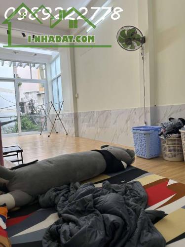 NGAY PHỐ BÙI VIỆN - 3 TẦNG - CÁCH 10M RA MẶT PHỐ- - 2