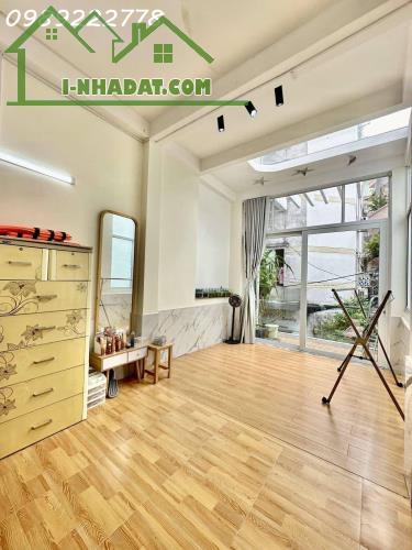 NGAY PHỐ BÙI VIỆN - 3 TẦNG - CÁCH 10M RA MẶT PHỐ- - 3