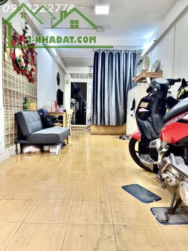 NGAY PHỐ BÙI VIỆN - 3 TẦNG - CÁCH 10M RA MẶT PHỐ- - 4