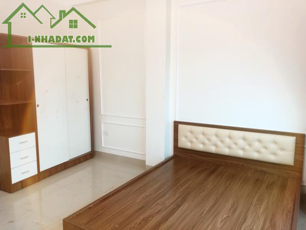 Chính chủ bán gấp nhà Mặt phố Quốc Tử Giám giá 21 tỷ, 30mx6T, Hè rộng 3m