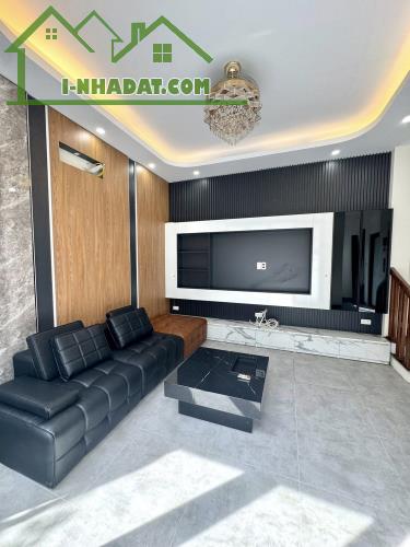 BÁN NHÀ NGUYỄN VĂN CỪ, LONG BIÊN, THANG MÁY, FULL NỘI THẤT, 20M RA Ô TÔ TRÁNH, 6 TẦNG.