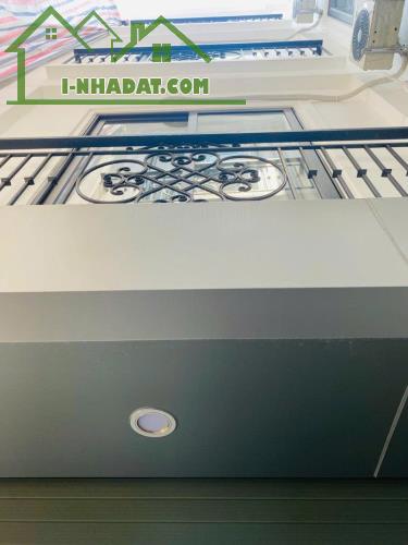 Cần bán nhà riêng 5 tầng chính chủ Lê Thanh Nghị giá 8.1 tỷ