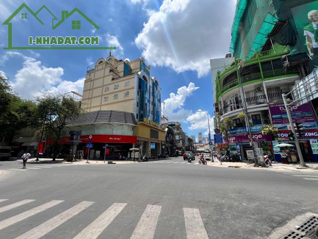 Bán nhà góc 2MT đường Hòa Bình đối diện CV Đầm Sen, Quận 11, DT: 13.5x27m, HĐT 100tr/th.