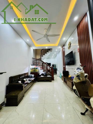 Bán gấp nhà Lô góc- Dịch Vọng - Cầu Giấy 40m2 – 4 Tầng – Giá chỉ 8 tỷ