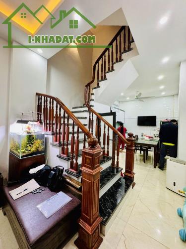 Bán gấp nhà Lô góc- Dịch Vọng - Cầu Giấy 40m2 – 4 Tầng – Giá chỉ 8 tỷ - 1