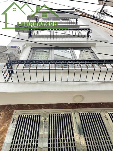 Bán nhà 5 tầng 3 ngủ cực đẹp ngõ 565 Bát Khối gần ô tô