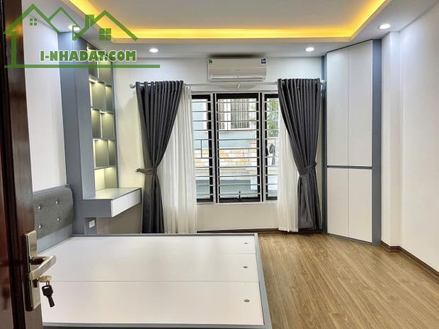 Bán nhà 5 tầng 3 ngủ cực đẹp ngõ 565 Bát Khối gần ô tô - 1