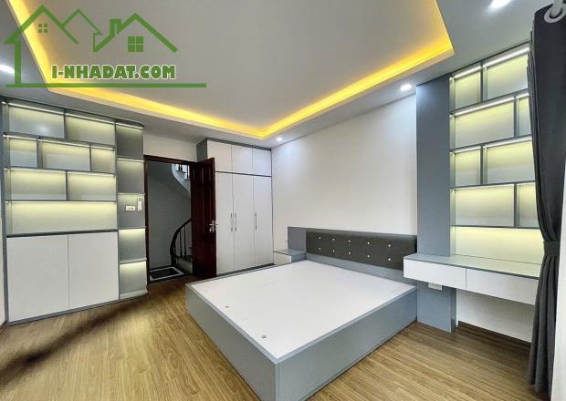 Bán nhà 5 tầng 3 ngủ cực đẹp ngõ 565 Bát Khối gần ô tô - 2