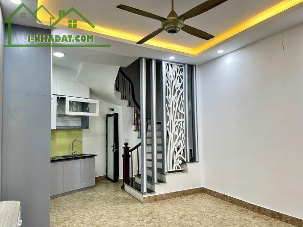 Bán nhà 5 tầng 3 ngủ cực đẹp ngõ 565 Bát Khối gần ô tô - 3