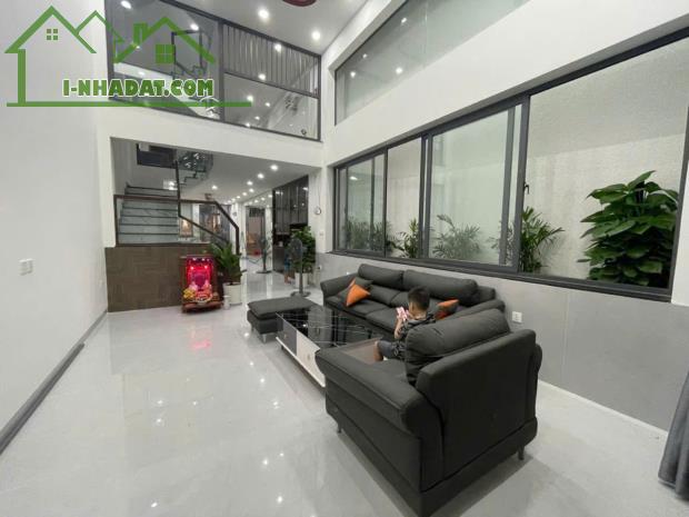 SIÊU PHẨM 102 MẶT TIỀN KINH DOANH QUẬN 9,NHÀ 3TẦNG CỰC ĐẸP GIÁ CỰC SỐC DT122M CHỈ 13TỶ TL - 1