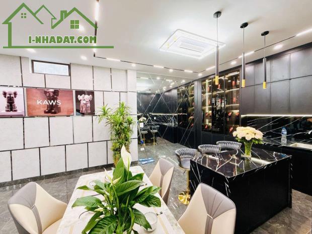 Trung Tâm Hai Bà Trưng – Vài Bước Ra Phố Lớn - Nhà Đẹp Như Khách Sạn - 1