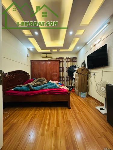 Bán Nhà! Lạc Long Quân,1 Nhà Ra NGõ Oto,ngõ Nông,DT: 35m2 x 5Tầng,Giá:9.2 tỷ Tây Hồ