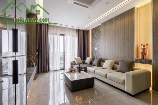 NHÀ ĐẸP PHỐ ĐÀM QUANG TRUNG - FULL NỘI THẤT /THANG MÁY - Ô TÔ 7 CHỖ NGỦ TRONG NHÀ - S=35M2