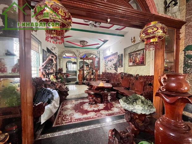 Căn nhà 3 tầng mặt tiền - Nơi khởi đầu của một giấc mơ lớn.