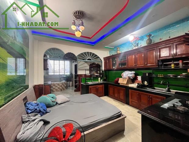Căn nhà 3 tầng mặt tiền - Nơi khởi đầu của một giấc mơ lớn. - 3