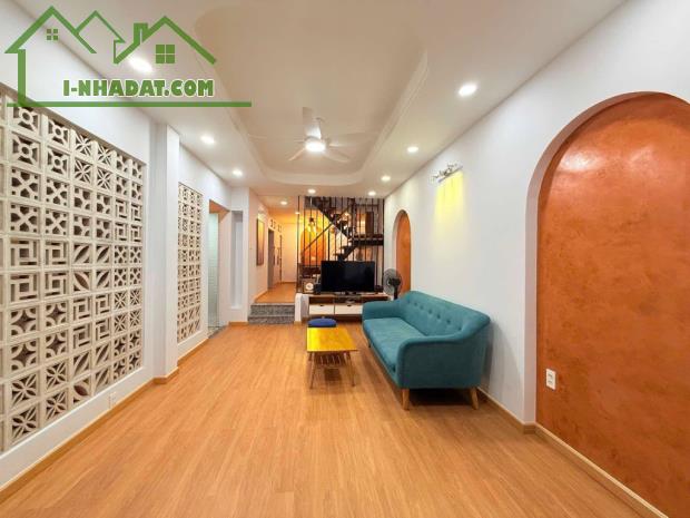 Nhà 4 lầu 60m2 6 tỷ - cách mặt tiền 1 căn, sân xe cực lớn