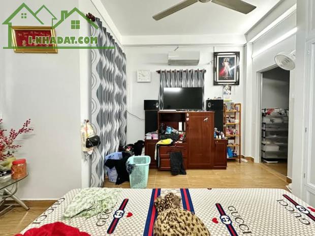 CHDV GIÁ TỐT Q7 - KCX TÂN THUẬN - 123m2 - 10 PHÒNG - DÒNG TIỀN ỔN ĐỊNH - 6 TỶ (VỪA) - 1
