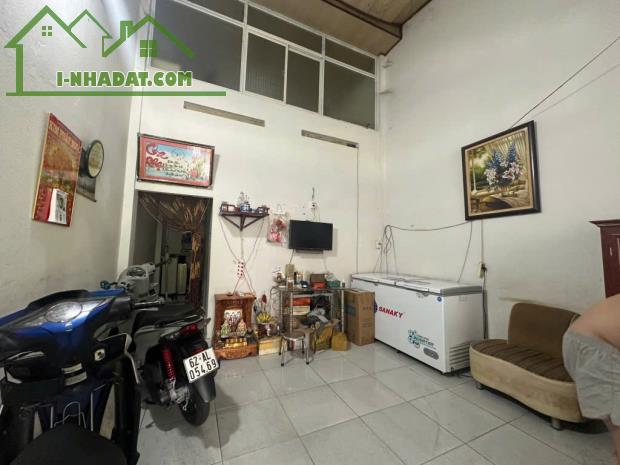 Bán nhà Hà Huy Giáp,  Quận 12  Diện tích 82.3m2 công nhận đủ. ngang 4m dài 21m -CHỈ 3.95