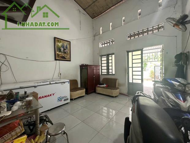 Bán nhà Hà Huy Giáp,  Quận 12  Diện tích 82.3m2 công nhận đủ. ngang 4m dài 21m -CHỈ 3.95 - 1