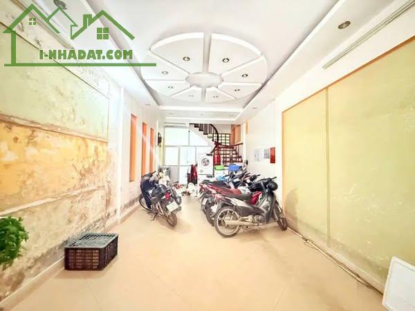Bán nhà mặt ngõ ô tô phố Pháo Đài Láng , Quận Đống Đa 5 tâng, mặt tiền 4m, diện tích 69m2 - 2