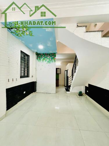 Cho thuê nguyên căn Tây Nam Linh Đàm, 4 tầng x 40m2, 4 ngủ, KD online, C.ty 12 Triệu - 3
