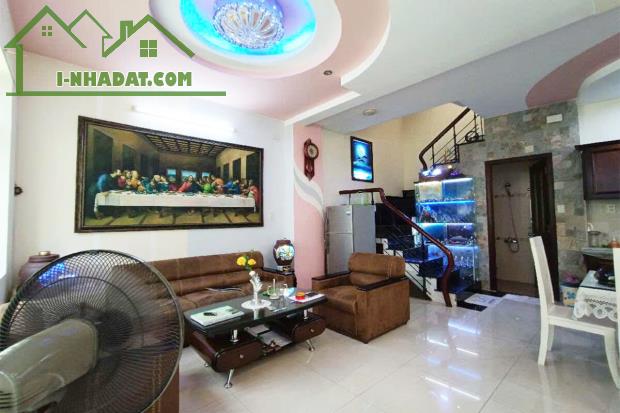 Bán nhà đường Đất Thánh Phường 6 Tân Bình, 5.4m x 9m vuông vức 3 Tâng - Giá 7 tỷ TL