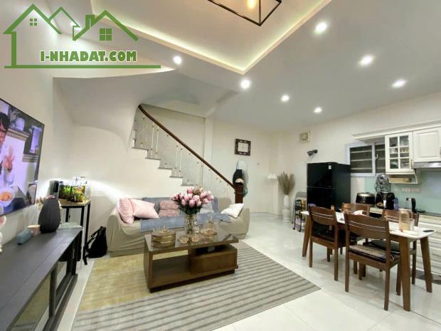 Bán nhà 4 tầng ngõ ô tô gần cầu Chương Dương DT 36m MT~ 4m giá 7,5 tỷ