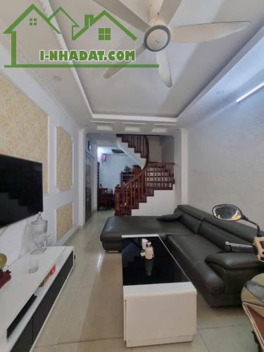 BÁN NHÀ LÔ GÓC PHỐ VŨ TÔNG PHAN, Ô TÔ VÀO NHÀ, ĐẦY ĐỦ NỘI THẤT, 37M2, 4 TẦNG, GIÁ 11 TỶ.