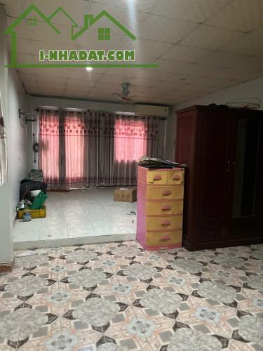 Bán Nhà Bình Tân, đi bộ ra chợ Lê Đình Cẩn, 70m2, Ngang 4.5m, 2 Tầng, chỉ  4.65 Tỷ