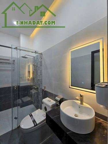 HUỲNH TẤN PHÁT P. Phú Thuận Phú Mỹ Hưng vip Q7 

NGANG 5 DÀI 14  XÂY MỚI 4 TẤM CÓ 7 TỶ - 1