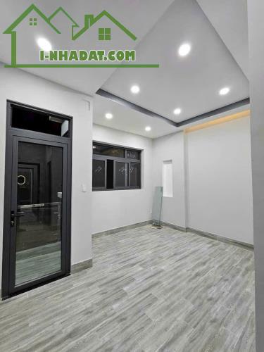 HUỲNH TẤN PHÁT P. Phú Thuận Phú Mỹ Hưng vip Q7 

NGANG 5 DÀI 14  XÂY MỚI 4 TẤM CÓ 7 TỶ - 3