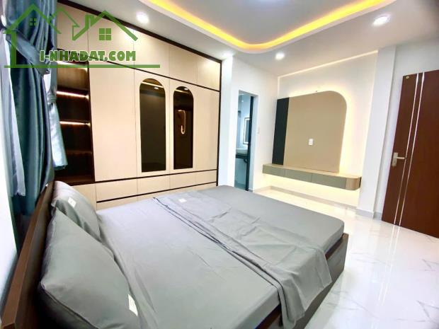 Bùi Văn Ba xe hơi 🚗cạnh nhà Q7
CÓ 6 TỶ - 3