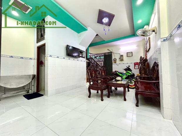 BÁN NHÀ HXH Đồng Đen, Tân Bình 2 tầng 60m2 (5x12). Nhà đẹp ở ngay. Giá chỉ 7,5 tỷ.